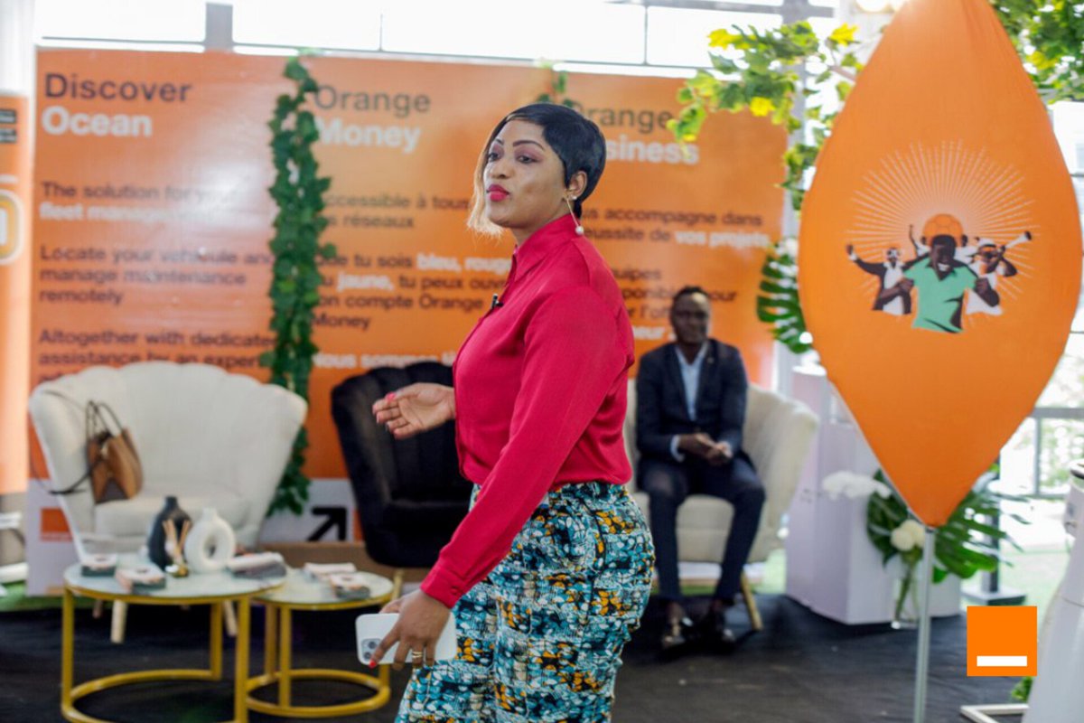 Orange_Cameroun's tweet photo. [ Inspir Talks 2023 ]

Elles ont échangé avec plusieurs femmes sur leur parcours respectif et sur leur expérience professionnelle. 

Revivez en images les temps forts de cette journée inspirante. 

#Inspir'Talks11 #Inspireafrika #IATalks11 #IATalks #Femmes https://t.co/kxGGmwXIH2