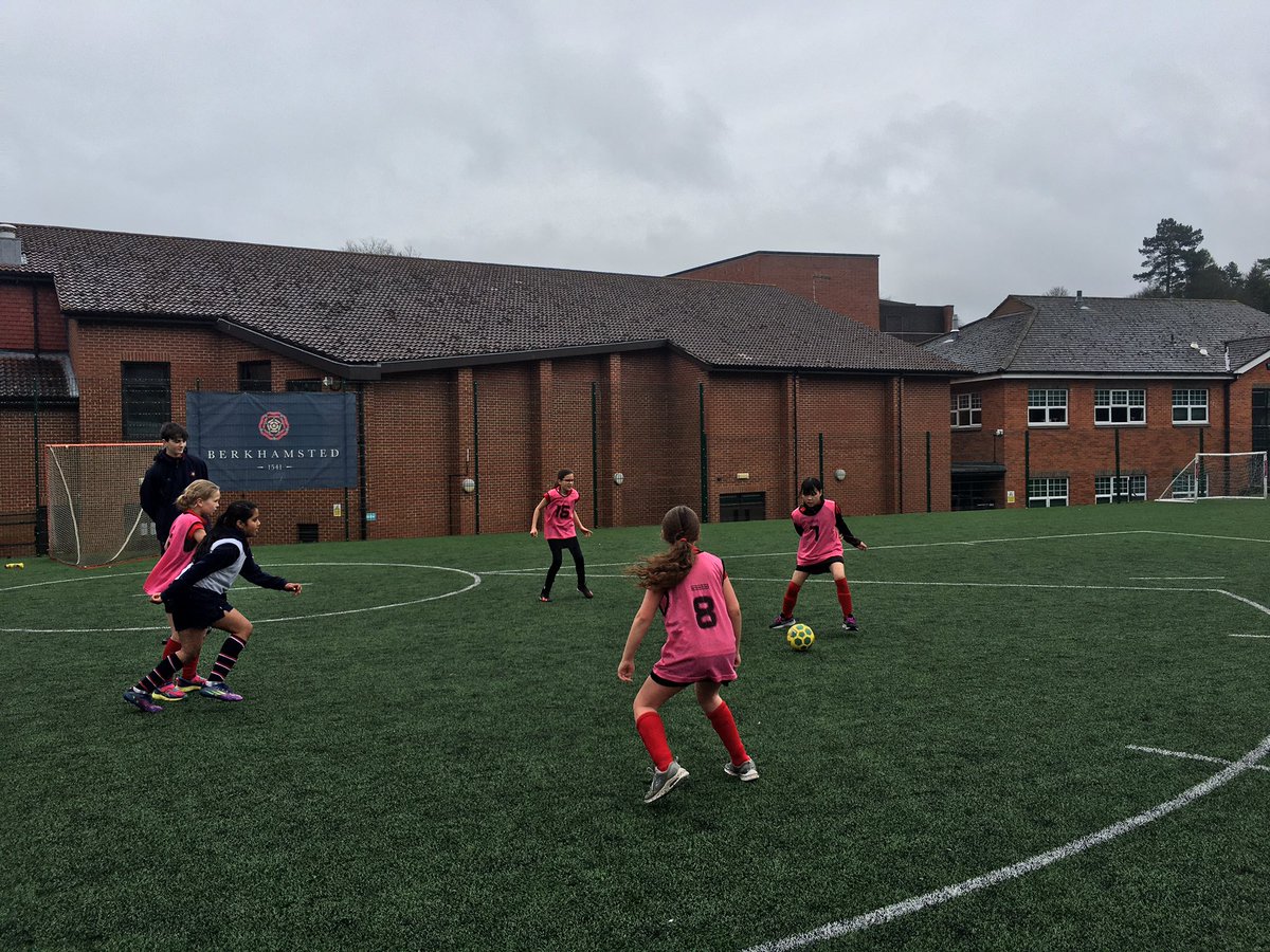 Well done to our U10 footballers who braved the rain to put in some excellent performances and great teamwork. Thank you to @BerkoSport for hosting a fantastic morning of football. #godstowefootball