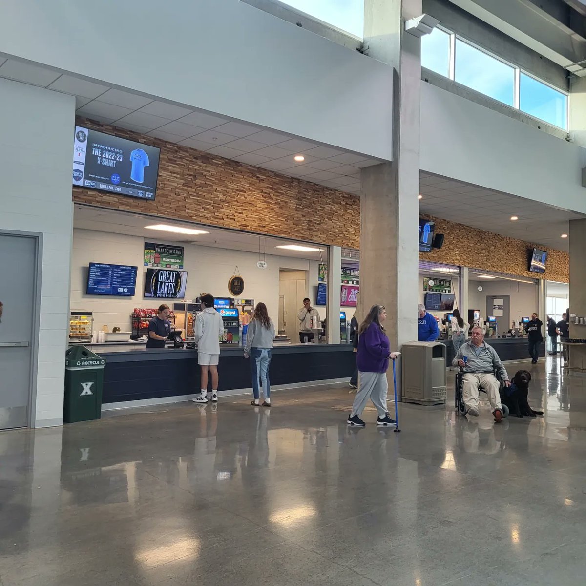 xavierdining's tweet photo. Cintas Concessions open today for the Robotics Tournament! #Xavier #LetsGoX #XavierDining #GameDayFood #CintasCenter https://t.co/0Sndo0xZSG