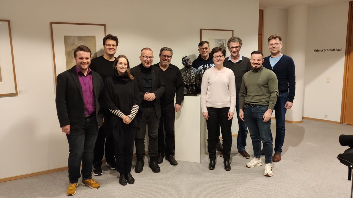 Gestern Abend traf sich unser Bundesvorstand und hat sich insbesondere über die geplante Krankenhausreform und andere wichtige Vorhaben ausgetauscht. Heute dann Schwerpunkt „Umwelt und Gesundheit“. #Gesundheit #SPD #Ehrenamt