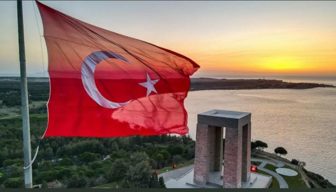 “Ey, bu topraklar için toprağa düşmüş, Asker!
Gökten ecdâd inerek öpse o pâk alnı değer”

#18MartÇanakkaleZaferi ' nin    108. yıl dönümünü kutlar, Aziz Şehitlerimizi rahmet ve minnetle yâd ediyoruz.