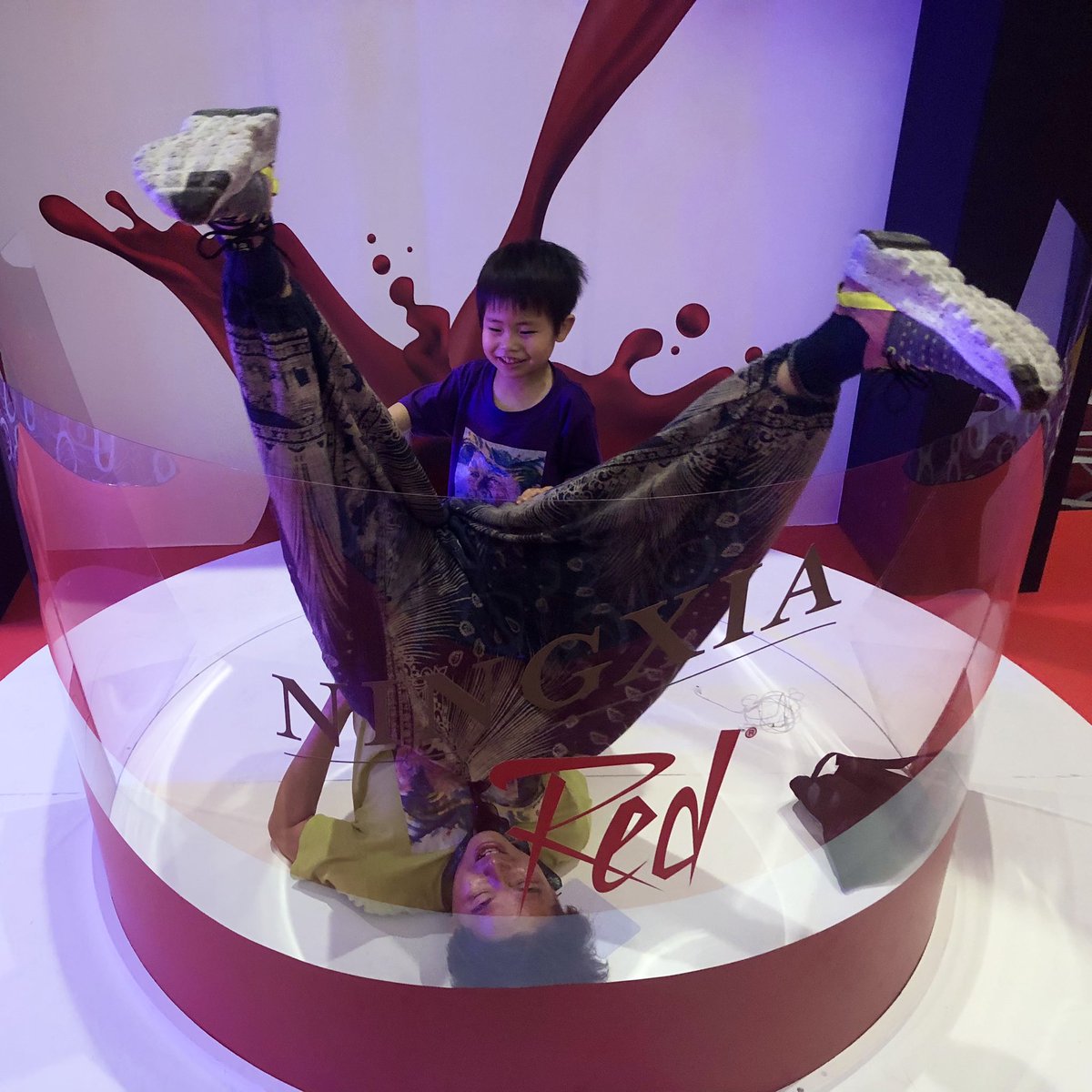 37chappy's tweet photo. ニンシアレッドに溺れる
#ningxiared
#igniteYL2023
#YLAPAC
#youngliving
#singapore https://t.co/7Lu62ThHac