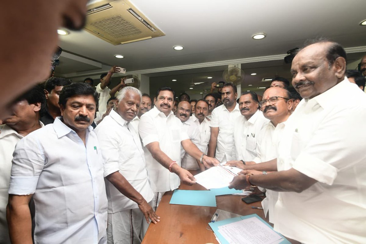 satyenaiadmk's tweet photo. நம்மையெல்லாம் ஆளாக்கிய புரட்சித் தலைவர் எம்ஜிஆர்,நம்மையெல்லாம் வாழவைத்த புரட்சித் தலைவி அம்மா ஆகியோர் அருளாசியுடன்,கழகம் காக்கும் அன்புத்தொண்டர்களின் பேரன்புடன் பொதுச்செயலாளர் பதவிக்கு உங்களில் ஒருவனாக இடைக்கால பொதுச்செயலாளர் அண்ணன் @EPSTamilNadu இன்று வேட்புமனு தாக்கல் செய்தார். https://t.co/O9HnGj2lDf