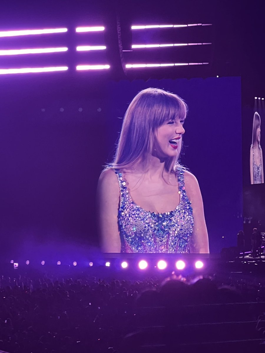 bginskyy32's tweet photo. I’m at a loss. @taylorswift13 you were absolutely incredible opening night. I wish I could go again. #TaylorSwift #GlendaleTSTheErasTour @taylornation13 https://t.co/UimNbr0AlV