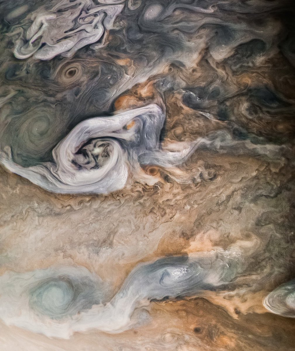 keyfipyIasimIar's tweet photo. 🔭 NASA'nın Juno uzay aracı tarafından çekilen Jüpiter gezegeninin bulut desenleri https://t.co/WMrp3rOVpc