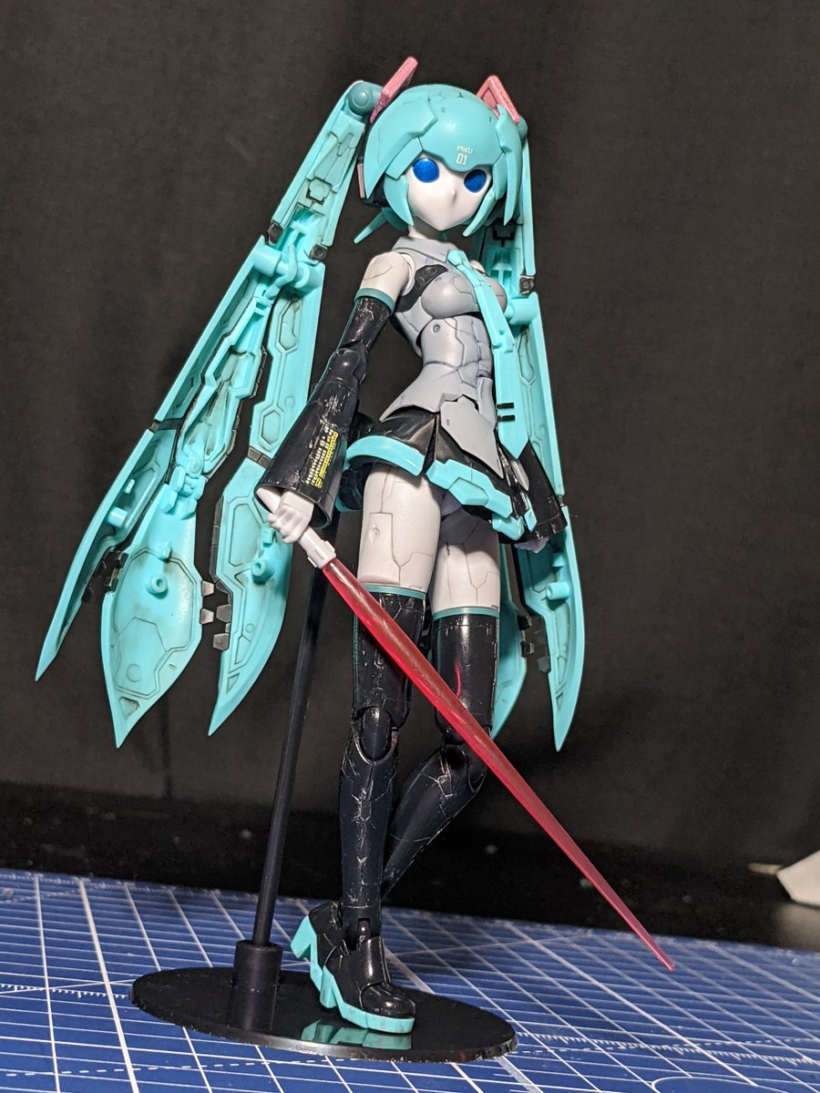 PixelFromTheSky's tweet image. Frame Artist Hatsune Miku or as I like to call her Mobile Doll Miku because I gave her a beam saber. #plamo #miku #framearms