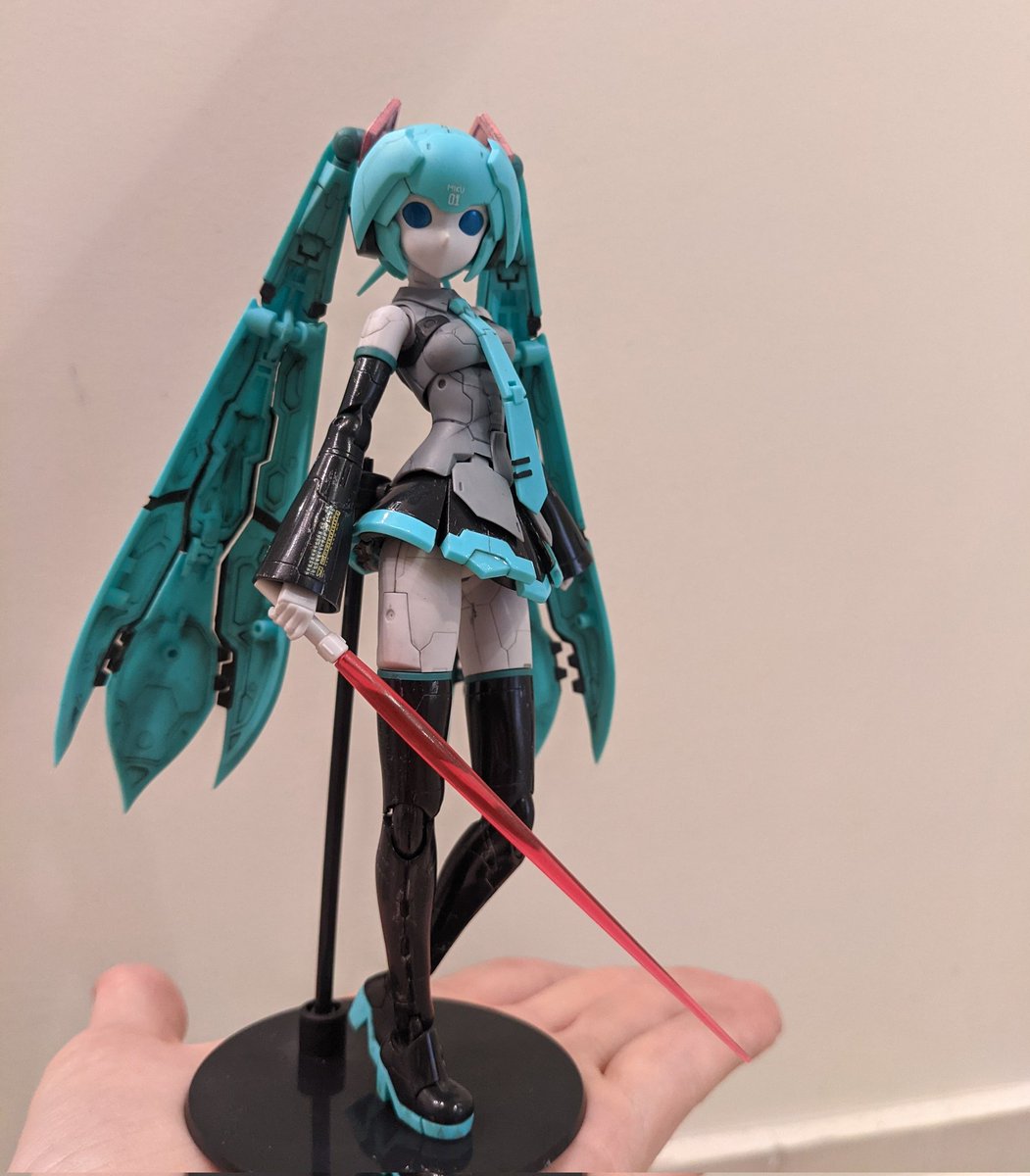 PixelFromTheSky's tweet image. Frame Artist Hatsune Miku or as I like to call her Mobile Doll Miku because I gave her a beam saber. #plamo #miku #framearms