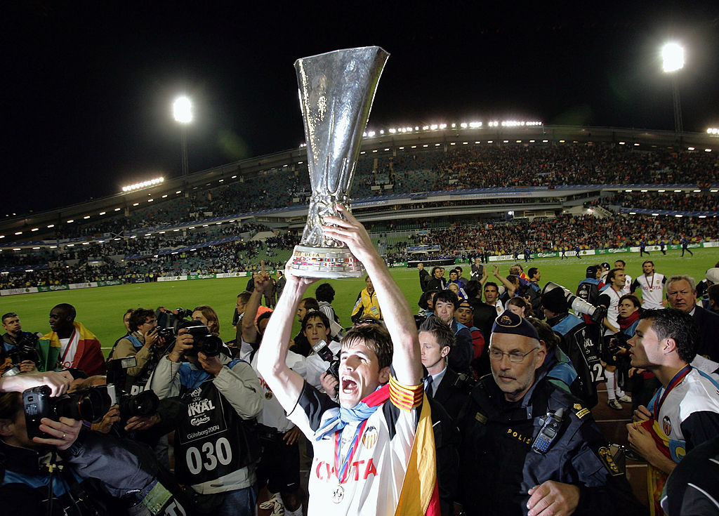 UEFAcom_es's tweet photo. 🥳 ¡𝐅𝐞𝐥𝐢𝐜𝐢𝐝𝐚𝐝𝐞𝐬 𝐕𝐚𝐥𝐞𝐧𝐜𝐢𝐚 𝐂𝐅! 🎂

#TalDíaComoHoy en 1919 se fundaba el club ché. 😍

🏆 2️⃣ 0️⃣ 0️⃣ 4️⃣ 

#UEL | @valenciacf https://t.co/M2npikV95n