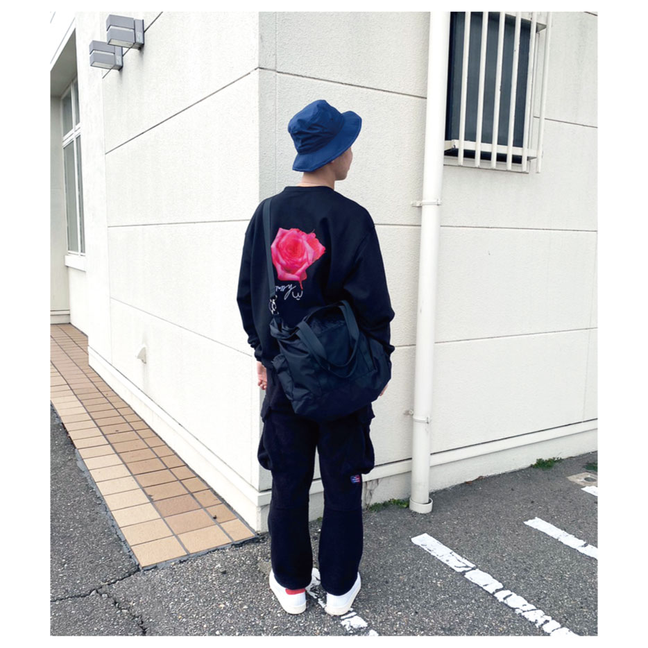 evoluir2002's tweet photo. 『LookLookbook』
□ top_Shigesato Yanase : Thank you so much. sweat shirt/blk
□ pants_BACANCES : BLC FLEECE ARMY CARGO PANTS/blk
#evoluir #shigesatoyanase #thankyousomach #花 #flower #bacances #alexanderleechang #フリースパンツ #カーゴパンツ https://t.co/JREGKQTbNH