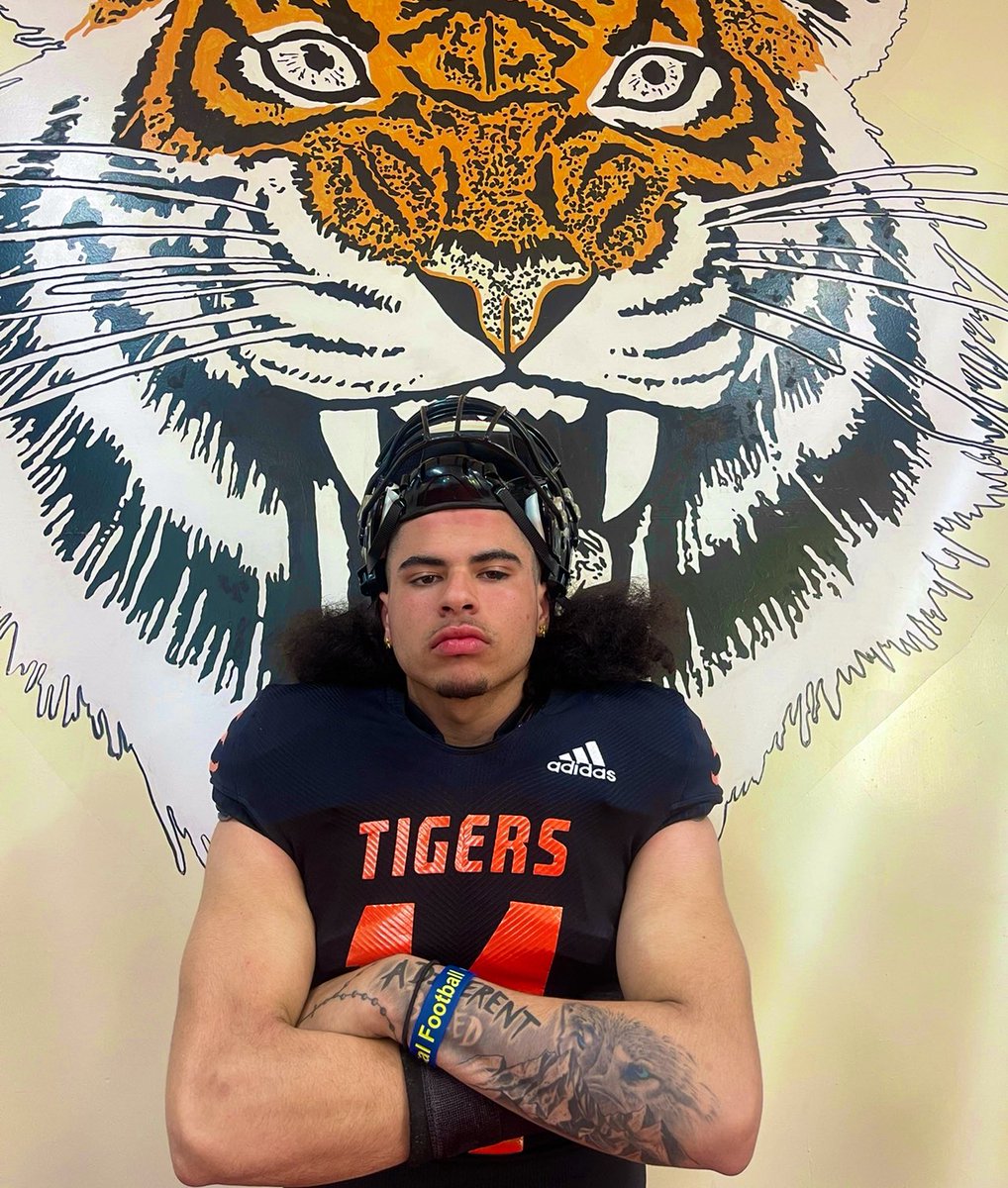 HuttonAhmed's tweet photo. Thank you to the coaches up at reedly college for showing me around there amazing program @CoachRHammond !@Jamario_Smith3 https://t.co/ZZQNTm9Z2R