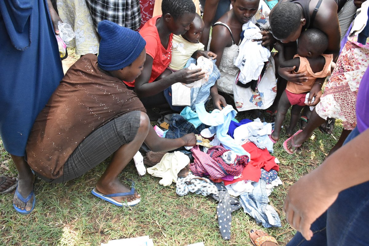 ClothAChildINIT's tweet photo. The #weekend is for organizing your #clothes and those of your loved ones to create room for the ones you've been planning for. 
#Donate the ones you do not need anymore to help us #cloth those in #need.
#Restoredignity https://t.co/IwWIqRulgN