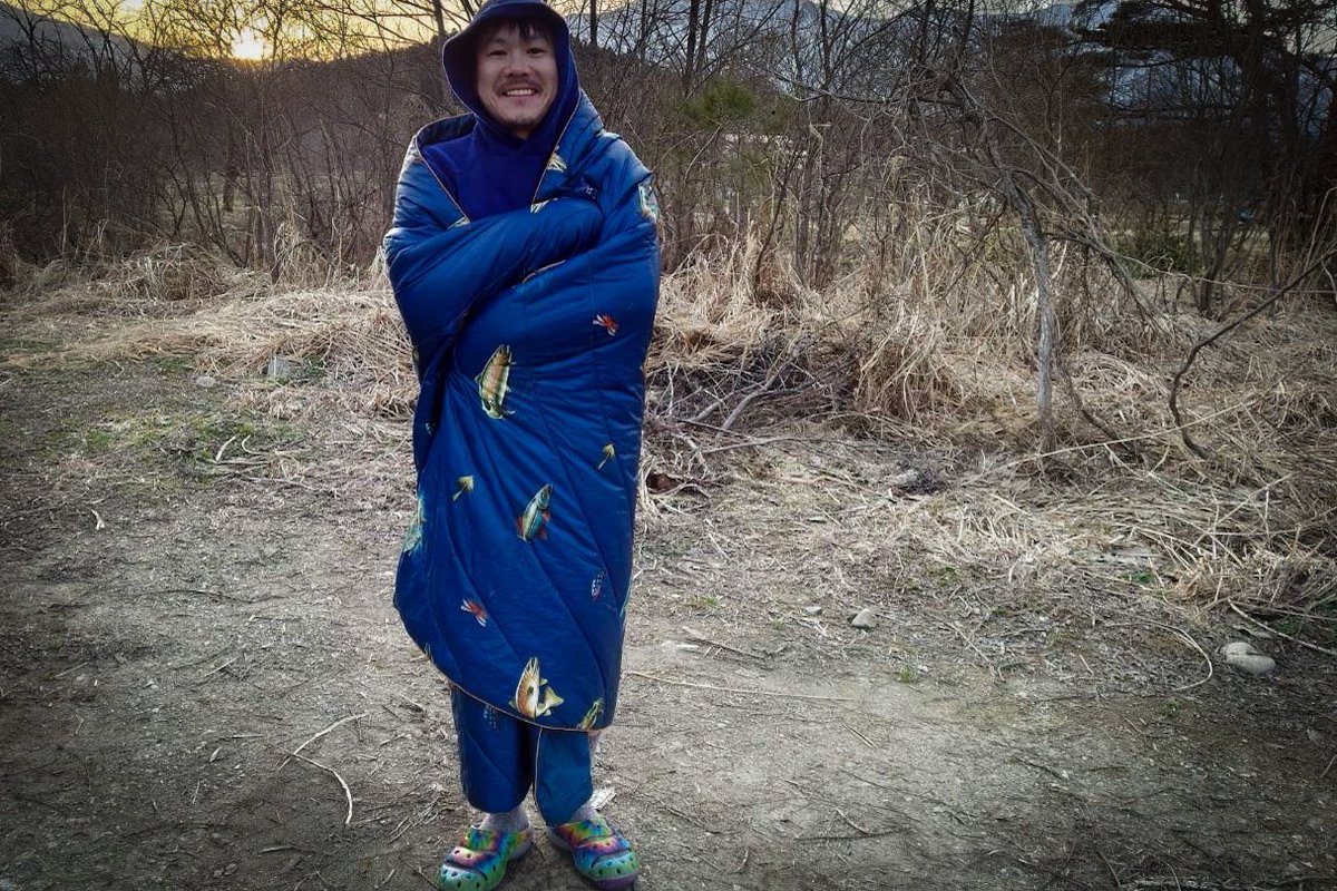 firemouth0325's tweet photo. パフィーブランケットは、本当に重宝するよ。
例えば、川にドボンして、ズボンの着替え忘れてても、こうやって、全身を包んでしまえば、へっちゃらさw
昨日は、本当に持っていて良かったって思ったよ。
それにしても、荒雄川でのドボン率が高過ぎる件!!
#pikestreetmarket
#rumpl https://t.co/9AUlr6EfuD