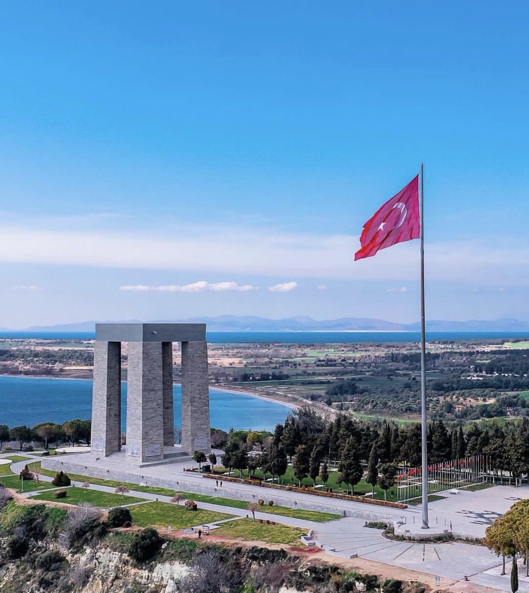 Dur yolcu! Bilmeden gelip bastığın bu toprak, bir devrin battığı yerdir.🇹🇷 #18martcanakkalezaferi #CanakkaleGecilmez