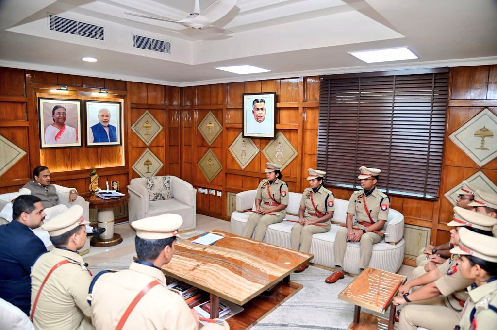 himantabiswa's tweet photo. Interacted with 9 IPS officers of 2019, 2020 &amp; 2021 batches Assam-Meghalaya Cadre of Assam Section who joined recently.

Congratulated them &amp; advised them to continue to bring glory to @assampolice and ensure policing remains citizen-friendly while striving for  crime-free Assam. https://t.co/eVwcunkQvA