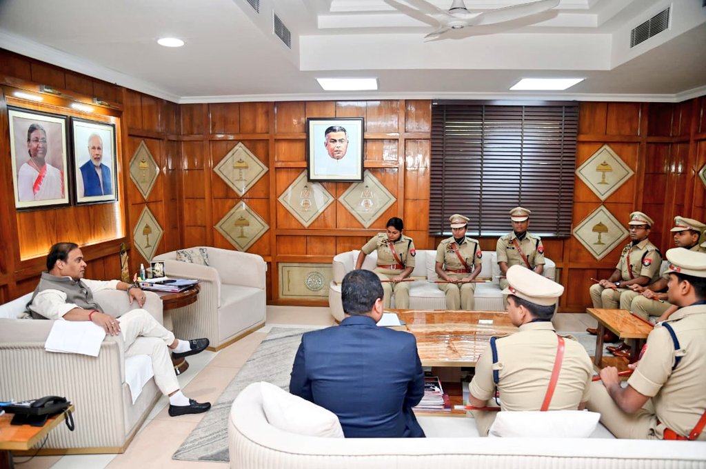 himantabiswa's tweet photo. Interacted with 9 IPS officers of 2019, 2020 &amp; 2021 batches Assam-Meghalaya Cadre of Assam Section who joined recently.

Congratulated them &amp; advised them to continue to bring glory to @assampolice and ensure policing remains citizen-friendly while striving for  crime-free Assam. https://t.co/eVwcunkQvA