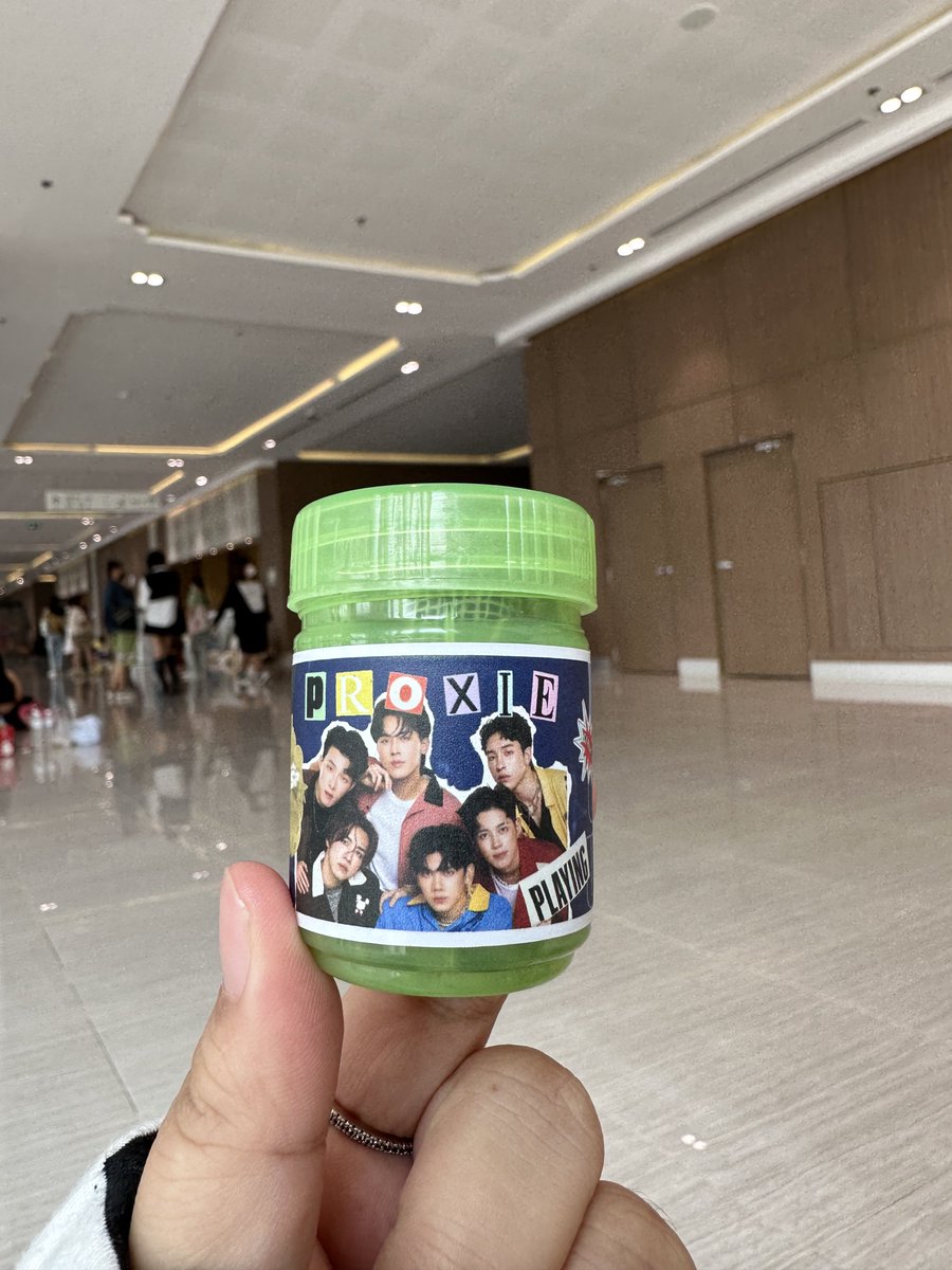 pxxdoubleP's tweet photo. เราแจกอยู่ตรงนี้นะคับ แถวๆสตาฟ 

#CPLANDxPainttheTowninKK 
#giveawayUSER #PROXIEth https://t.co/UUOpT9KODM