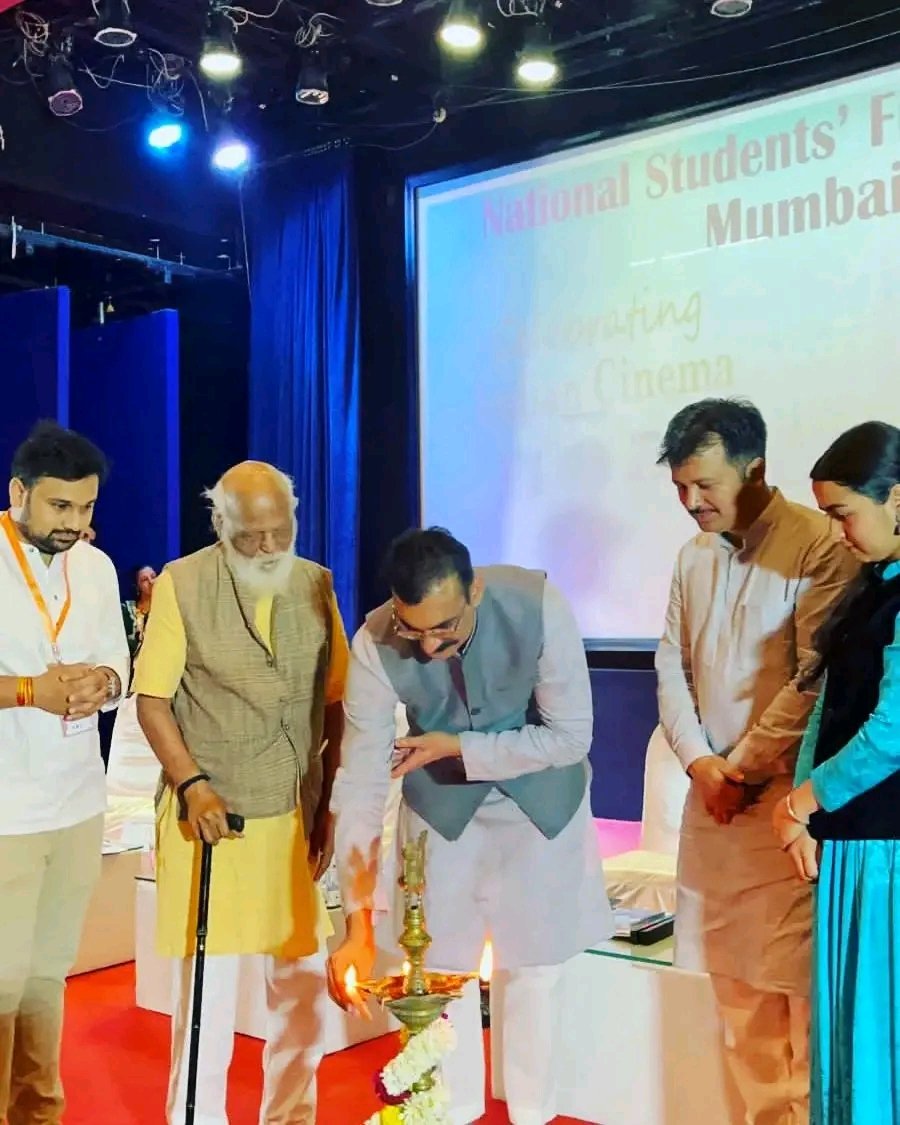 nsffmumbai's tweet photo. Inaugural ceremony @nsffmumbai . Lighting the lamp by @itarunrathi 

#nsffmumbai2023 #nsffmumbai #filmfestival #Mumbai https://t.co/obWA4VgSu9