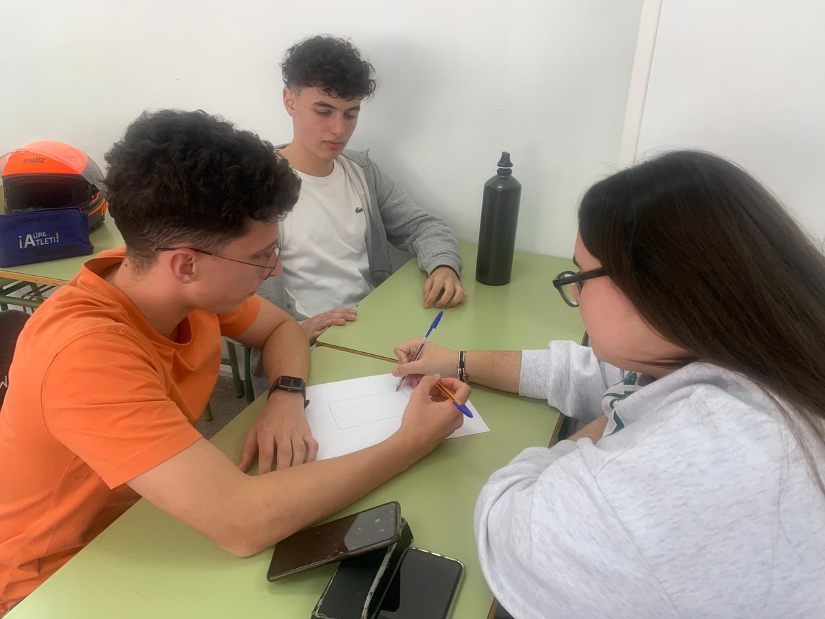 ieslaflota's tweet photo. ¡Concurso! 💡Nuestro alumnado demuestra sus conocimientos y creatividad en el I Concurso “Educa en Finanzas” convocado por el ICREF. ¡Suerte chicos!🍀💙
#ieslaflota #icref #educaenfinanzas https://t.co/3F5PKHwqYU