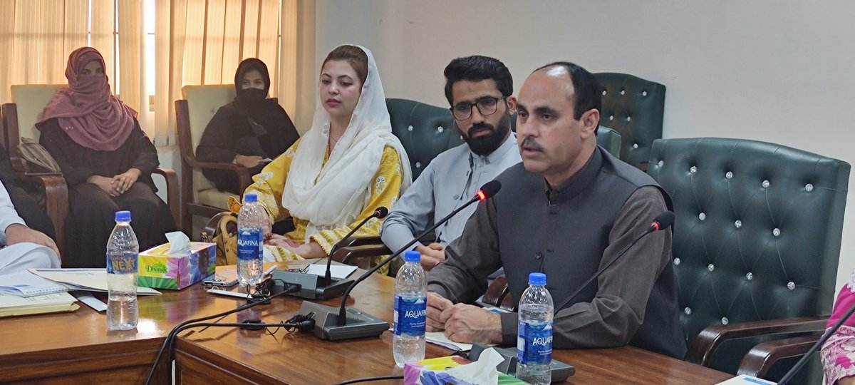 ModelCCI's tweet photo. Honorable Vice Chancellor Dr. @DrHassanSher2 distributed certificates among the #students and thanked @HSF_Pakistan for their collaboration with the University of #Swat. https://t.co/Ofg3Kleebg