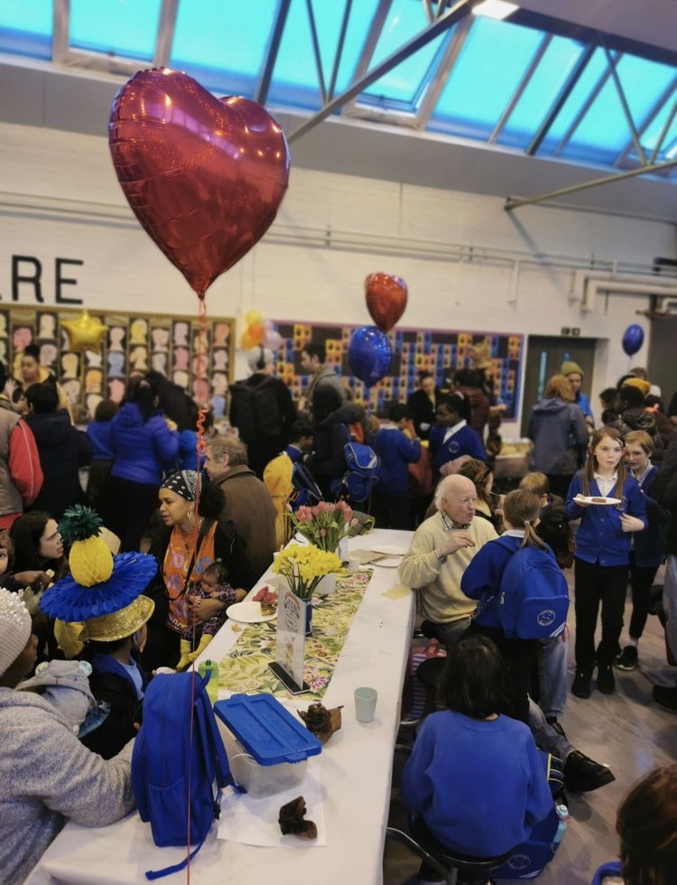 ShacklewellFams's tweet image. What a fantastic Mad Hatters Tea Party! @ShacklewellE8 Thank you everybody who helped, baked, served, cleaned, organised, came and supported….. &amp;amp; to all the AMAZING hat makers! Wow!