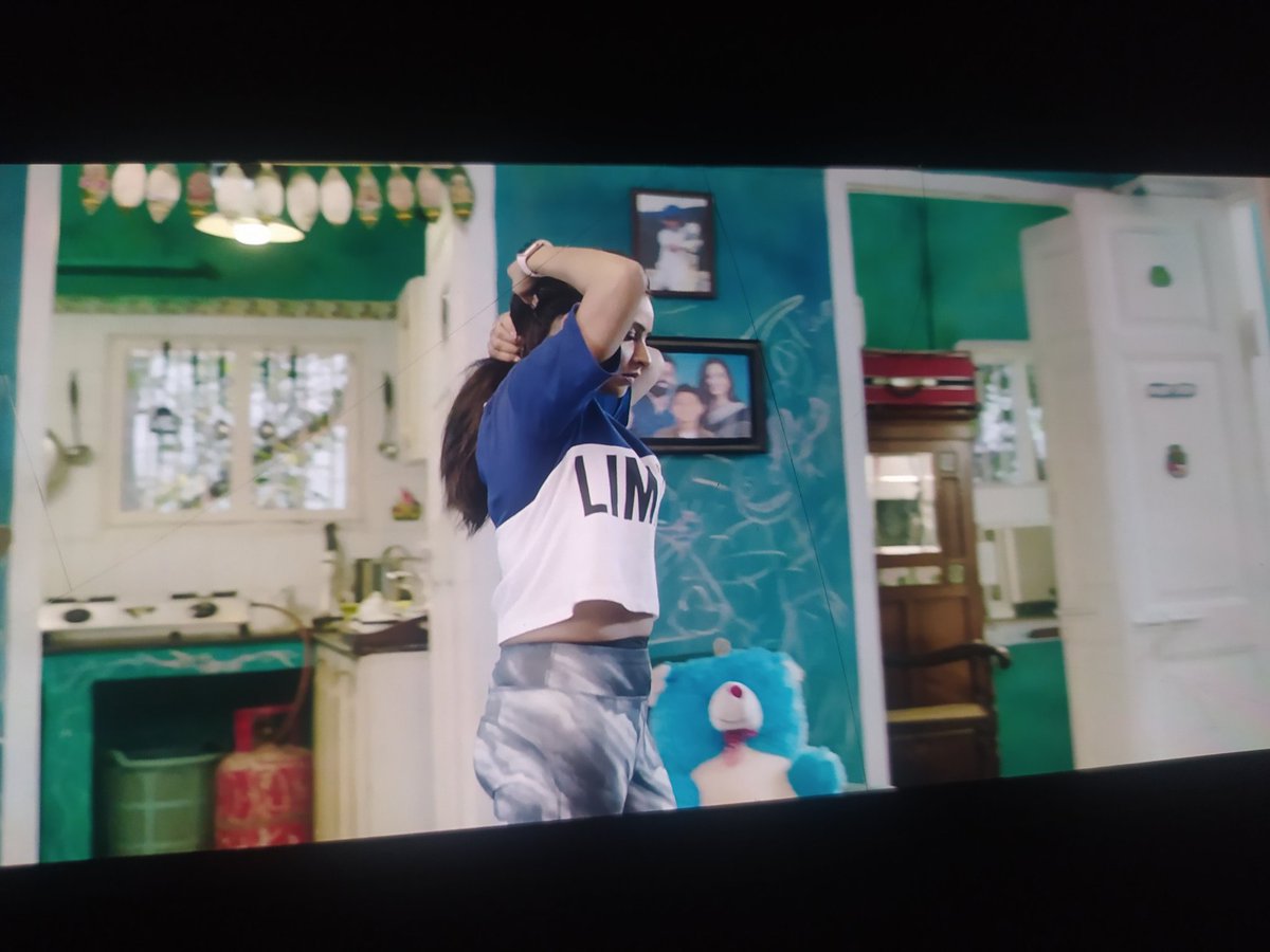 sakthilovesSam's tweet photo. Divya Ganesh Munda 🤤😋
🍼Kudikalam neraya 
Antha boobs tight t shirt, antha Tight pant 🤤🤤 
#Divyaganesh 
#Divyaganeshhot https://t.co/SnQY4q2Nf6