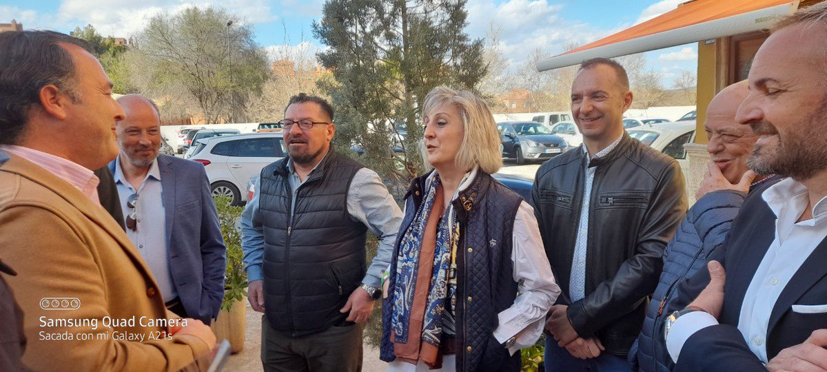 VOX_Albacete's tweet photo. 👉El candidato a la Presidencia de Castilla la Mancha, @DavidMoreno___, junto a @FJCoboN, candidato a Cortes por 
Albacete, hicieron una visita de cortesía a #Almansa 
para escuchar las inquietudes y problemas de la ciudadanía, 
acompañados por miembros de Vox y simpatizantes. https://t.co/GmUknWIWhz