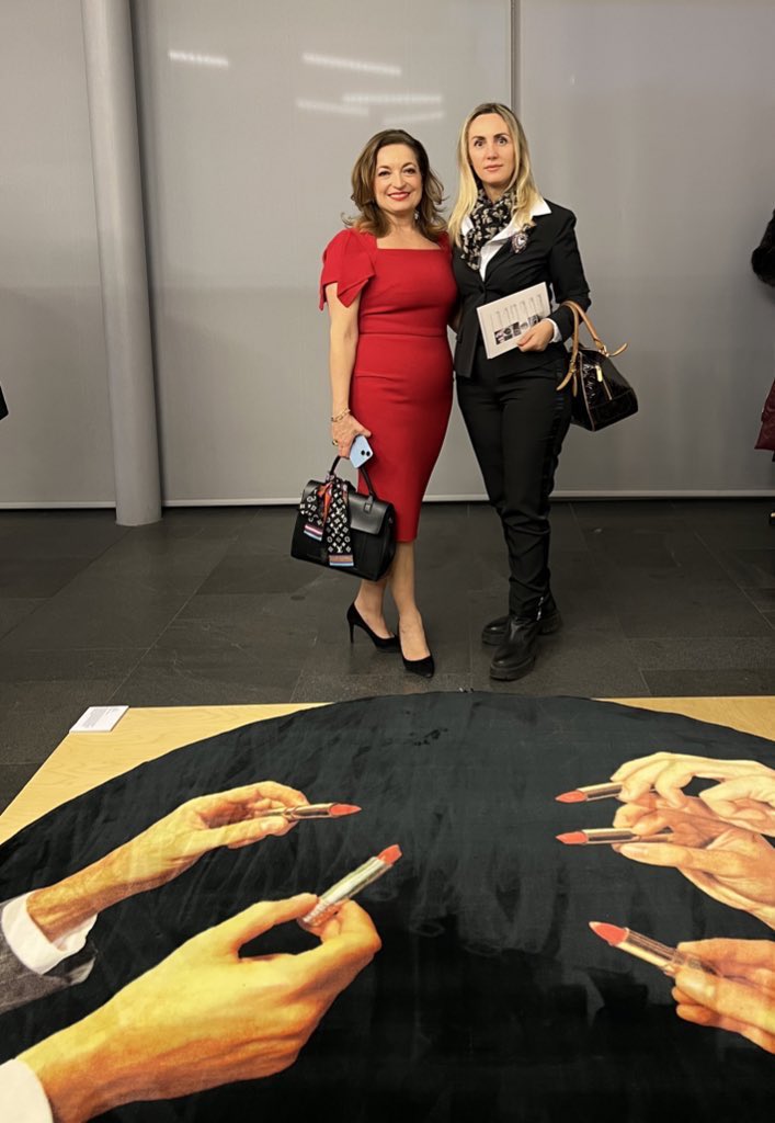 DonikaHoxha's tweet photo. Bellissima mostra #3CODESIGN a #Sofia. La risemantinazione e rifunzionalizzazione di un oggetto, dando così vita ad un nuovo prodotto, secondo un processo legato più al design artigianale e artistico che a quello industriale. Chapeau @ItalianAmbBG ! #3R #reuse #reduce #recycle https://t.co/ulcj9zEQPP