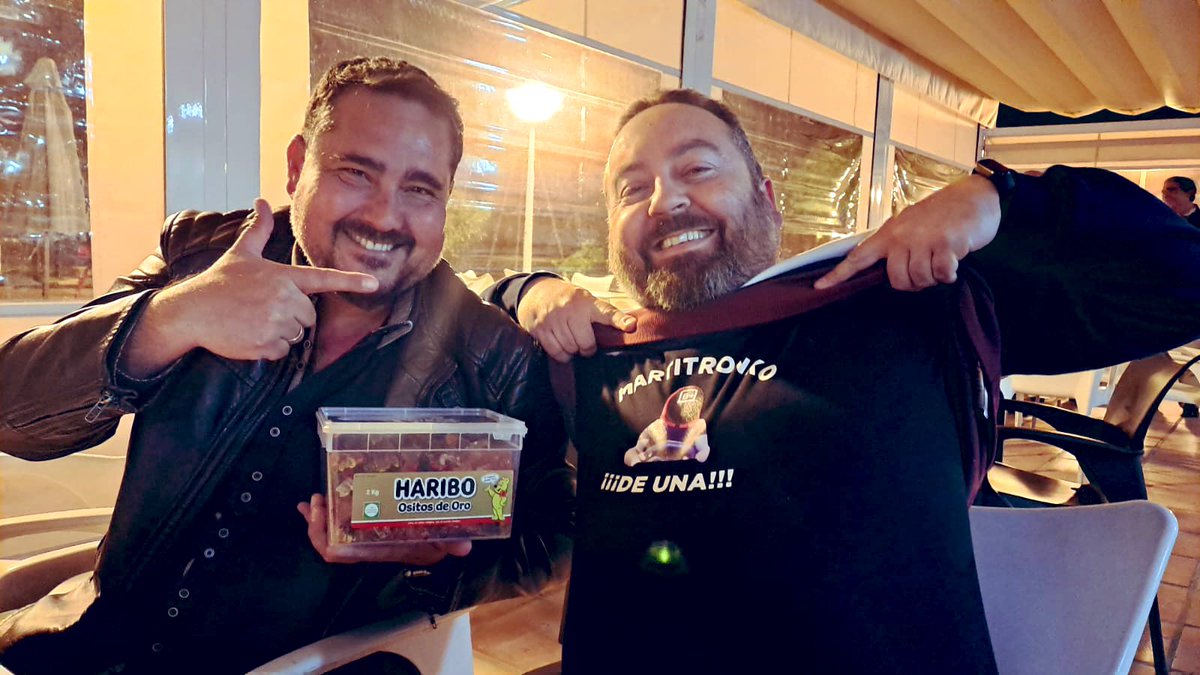 Antonio52877388's tweet photo. Se reactiva el comando !chuches por todo lo alto. 2 kg de ositos q me regala mi vesino (con “s”) Espero no terminarme la tarrina muy rápido. https://t.co/DEHfQE6haI