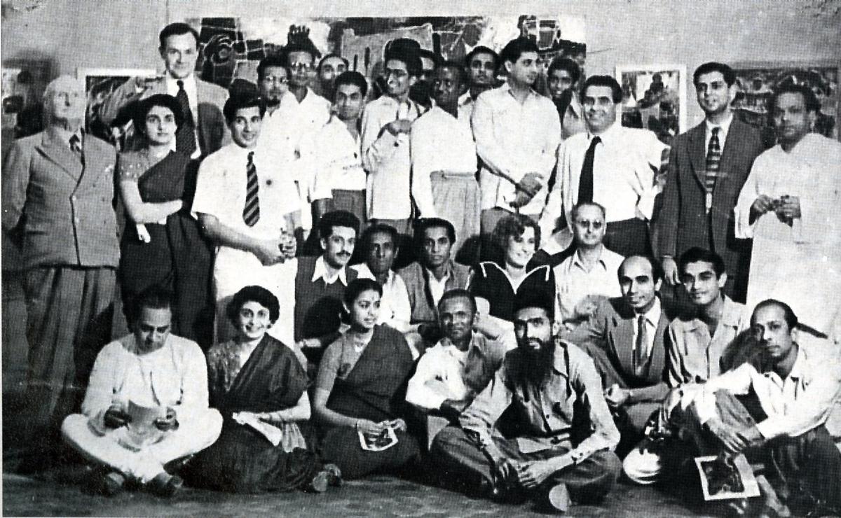frontline_india's tweet photo. #Art | The Progressive Artists' Group came to stand for a phase of post-Independence Indian modernism: its founders &amp; supporters saw it as the fountainhead of true modernism in Indian art.

R. Siva Kumar writes.

https://t.co/Q4eQopNEdH https://t.co/64WTYZ97MS