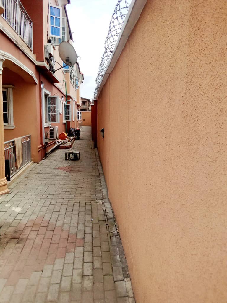 timmyrealestate's tweet photo. #gbadeboRhode #Thugs #oshodi #shettima *Just Out Now For Letting*
A very decent and standard room self contain at ILUPEJU PALMGROVE, spacious and lovely.
Rent: 400k per annum, 380k maybe fly 🕊 for a very serious client https://t.co/Wd8cFqcF4i