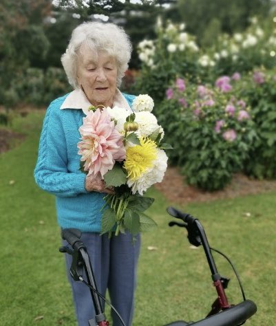 RKaradeas's tweet photo. @_lupee_loo This is my Mum in March 2020. I lost her last month 💔 https://t.co/QoZdRXYgFx
