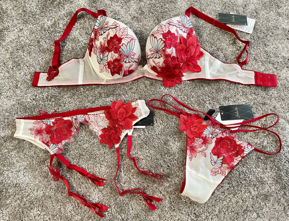 それと赤のフロントエックスをお迎えしました♥️お正月にも良さそう(気が早い笑) 
細かい写真はInstagramに載せたので気になる方はそちらも見てね(ᴗ͈ˬᴗ͈)♡ https://t.co/YZan0OZ77G