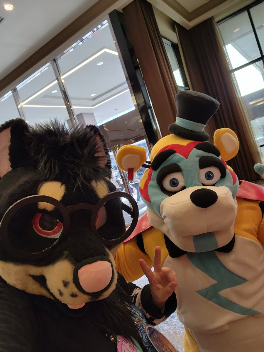 gilgapomm's tweet photo. FREDDY FAZBEAR?????!
(Pleass help me find the suiter I didn't get their username 😞) https://t.co/Vpl9F4eIzy