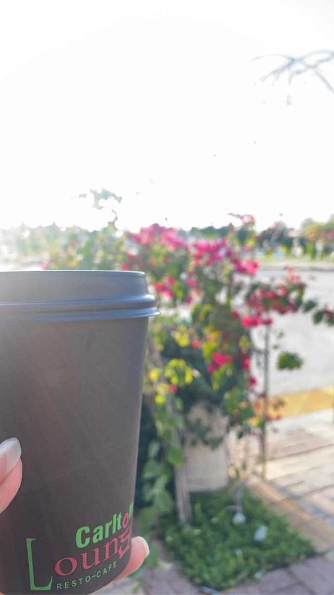 لا صبّحك  بالشوق  وجهٍ  تحبّه 
ودّك يصير العمر كله : صباحات ✨