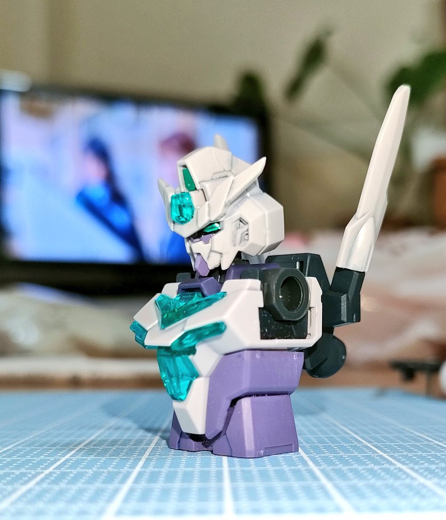 GAN_sun's tweet photo. 皆さん、こんにちは(」・ω・)
界隈では何やら変なことで荒れていたり、エアリアル改修型などで賑わっているようですが、そんな中このコを組んでいる捻くれ者ですw
楽しめりゃいいよね
ちっこいんだけどめちゃイケメンですね〜
完成はいつになるかな〜(´･ε･｀)
 #ガンプラ好きと繋がりたい https://t.co/1BrLAiFexi