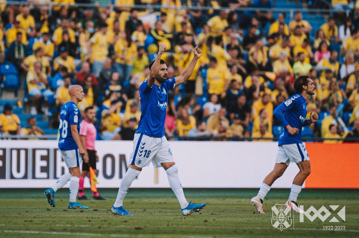 juanjo_ramos's tweet photo. Llega el día del #DerbiCanario. Que reine el buen rollo entre aficiones, se vea un partidazo y que gane el @CDTOficial. 🤍💙

La rivalidad, en el campo. Es mi deseo para hoy. De cara al futuro, que haya derbi la próxima temporada. 😉 https://t.co/0rdJuGEwZ6