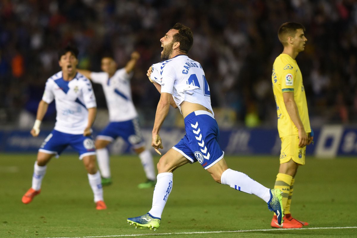 juanjo_ramos's tweet photo. Llega el día del #DerbiCanario. Que reine el buen rollo entre aficiones, se vea un partidazo y que gane el @CDTOficial. 🤍💙

La rivalidad, en el campo. Es mi deseo para hoy. De cara al futuro, que haya derbi la próxima temporada. 😉 https://t.co/0rdJuGEwZ6
