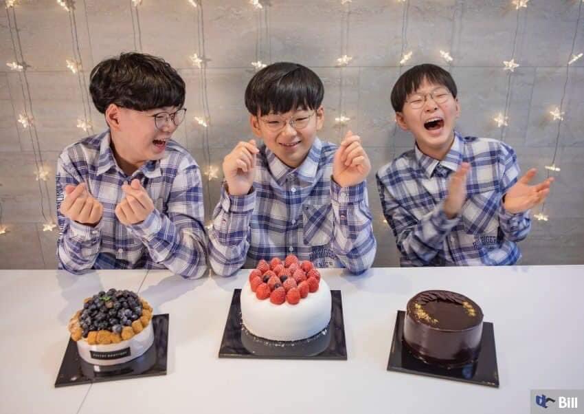 LienNilatda's tweet photo. As every year our Daehan Minkook and Manse got many gifts 🎁 🎁🎁 they got mobile phones too this year 📱📱📱💙💙💙
.
.
.
Cr. To Its owners
#대한민국만세 #삼둥이 #보고싶다
#missingyou #songtriplets #songdaehan #songminkook #songmanse #songilkook #songfamily https://t.co/EAUoEOCEk7