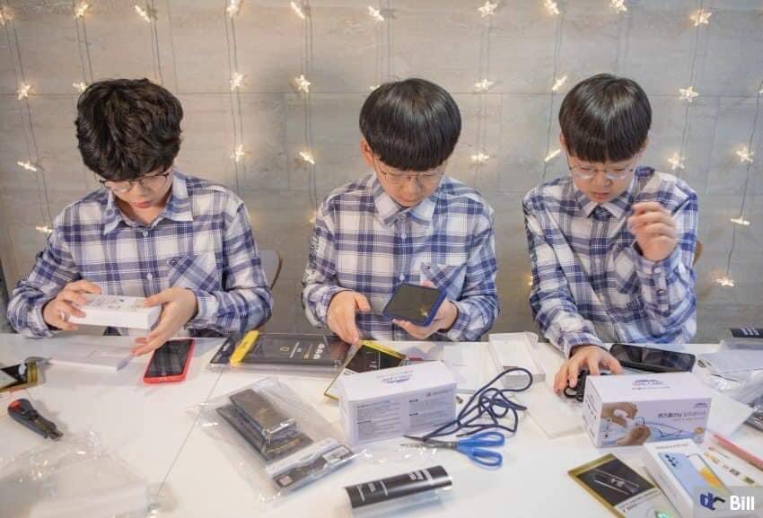 LienNilatda's tweet photo. As every year our Daehan Minkook and Manse got many gifts 🎁 🎁🎁 they got mobile phones too this year 📱📱📱💙💙💙
.
.
.
Cr. To Its owners
#대한민국만세 #삼둥이 #보고싶다
#missingyou #songtriplets #songdaehan #songminkook #songmanse #songilkook #songfamily https://t.co/EAUoEOCEk7
