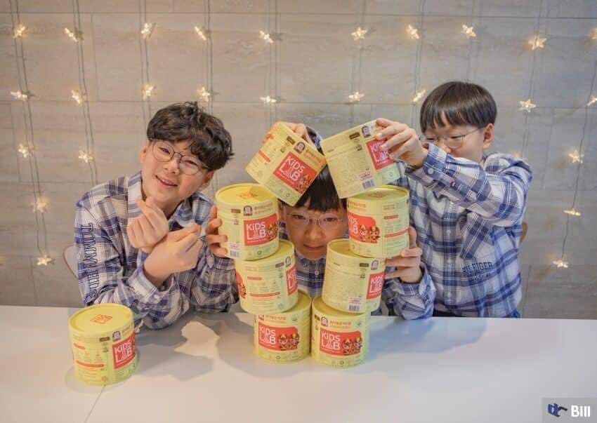 LienNilatda's tweet photo. As every year our Daehan Minkook and Manse got many gifts 🎁 🎁🎁 they got mobile phones too this year 📱📱📱💙💙💙
.
.
.
Cr. To Its owners
#대한민국만세 #삼둥이 #보고싶다
#missingyou #songtriplets #songdaehan #songminkook #songmanse #songilkook #songfamily https://t.co/EAUoEOCEk7