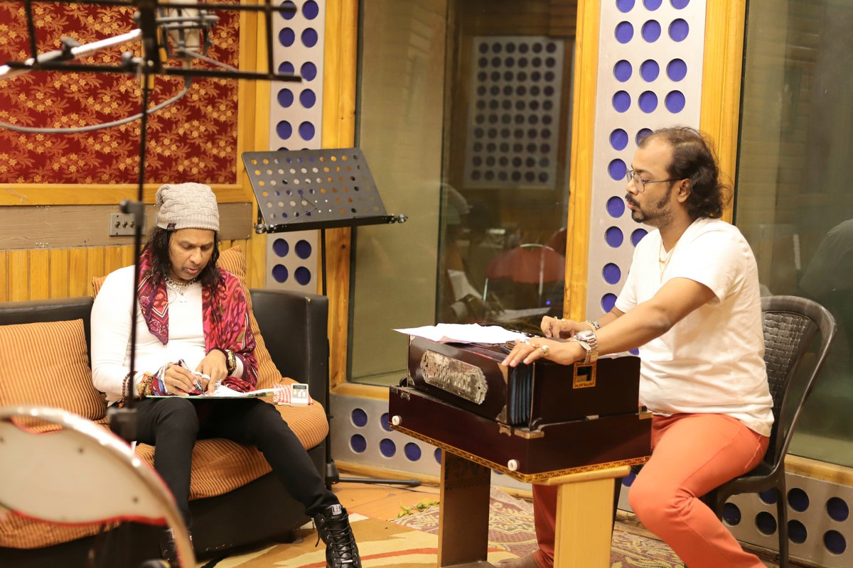 Surajit4music's tweet photo. Playback Singer #Vinod_Rathod singing a new bengali Song
Composed,Designed,Arranged & Directed by Me #ward107 #ward108 #music #newsong #StarJalsha #sitinetwork #siti #siticable #ZeeBangla #mediacity #mediaciti #tollywood #bollywoodsongs #bollywood #musicproducer #SVFMusic #SVF https://t.co/0au3We39gH