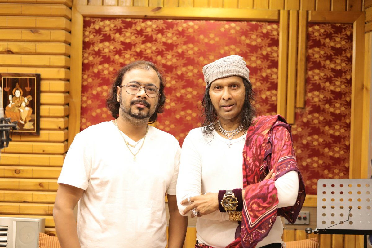 Surajit4music's tweet photo. Playback Singer #Vinod_Rathod singing a new bengali Song
Composed,Designed,Arranged & Directed by Me #ward107 #ward108 #music #newsong #StarJalsha #sitinetwork #siti #siticable #ZeeBangla #mediacity #mediaciti #tollywood #bollywoodsongs #bollywood #musicproducer #SVFMusic #SVF https://t.co/0au3We39gH