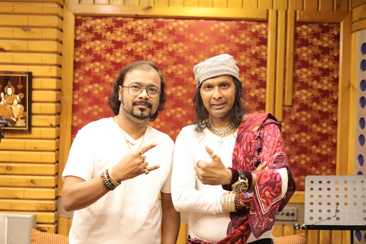 Surajit4music's tweet photo. Playback Singer #Vinod_Rathod singing a new bengali Song
Composed,Designed,Arranged & Directed by Me #ward107 #ward108 #music #newsong #StarJalsha #sitinetwork #siti #siticable #ZeeBangla #mediacity #mediaciti #tollywood #bollywoodsongs #bollywood #musicproducer #SVFMusic #SVF https://t.co/0au3We39gH