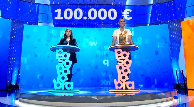blvcom's tweet photo. 🔝LO MÁS VISTO de ayer viernes fue @pasapalabraA3 en @antena3com Logró 2.332.000 espectadores de audiencia media y el 21.9% de cuota. 

📈Firmó además el MINUTO DE ORO del día a las 21:01 con 3.294.000 personas viendo el programa.

#Audiencias 📺 📊 https://t.co/gstOqCZX3b