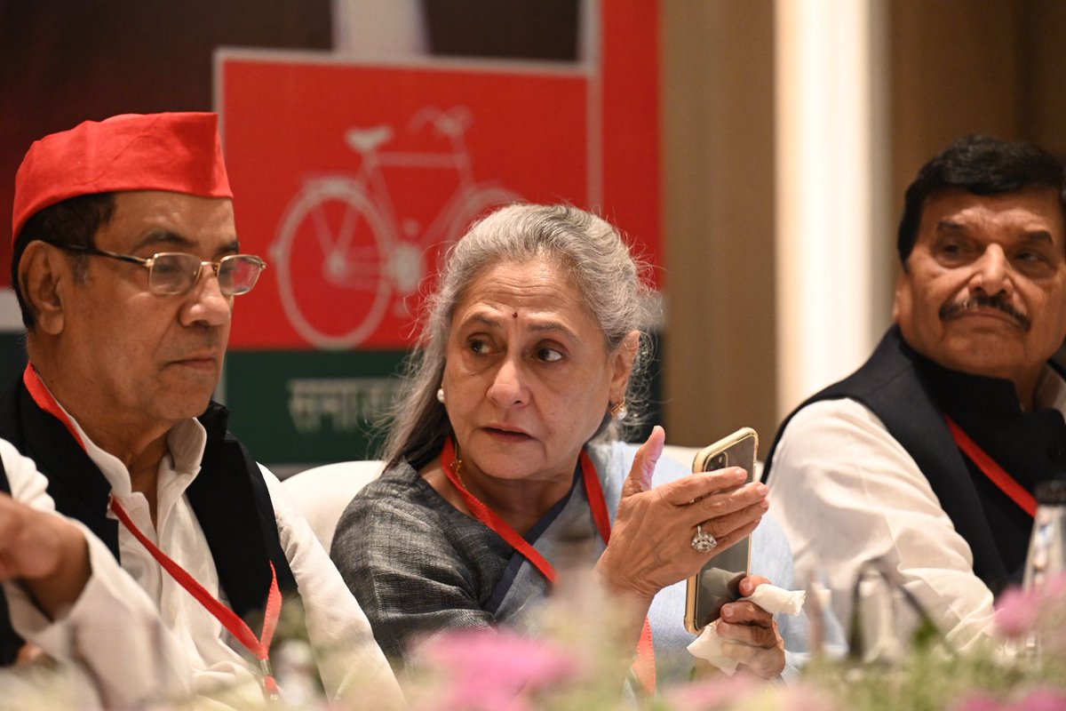 samajwadiparty's tweet photo. कोलकाता में आयोजित समाजवादी पार्टी की "राष्ट्रीय कार्यकारिणी" की बैठक में सपा नेताओं ने विभिन्न विषयों पर अपने विचार सबके साथ साझा किए। https://t.co/pP5BT77YDK