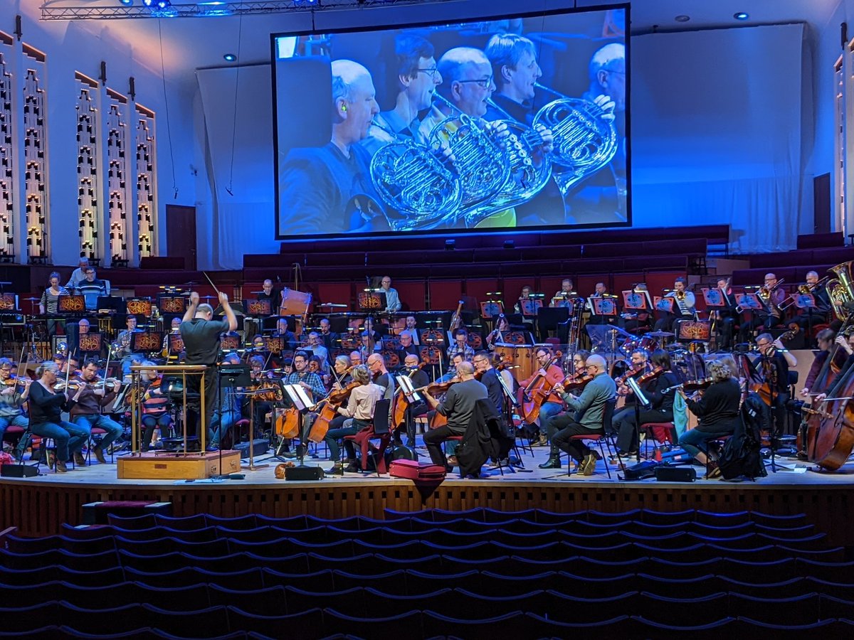 V proud to contribute to <a href="/liverpoolphilEd/">liverpoolphilEd</a>'s wonderful participatory, inclusive and joyful music education. Kids singing their hearts out along with their very own orchestra 💚 good for all our hearts