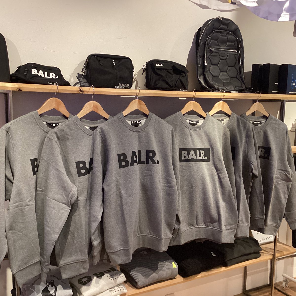 FutworkStadium's tweet photo. 🛍 new arrivals !💜SALE🫰
【 期間限定! #BALR🦩 】
▼ BALR.クルーネックスウェット
\\ ¥7,700(taxin) //
ストリートにサッカーを融合させたブランド🫰ダニアウヴェス、ネイマール、フェルナンドトーレスなど世界中のサッカー選手が愛用しています🥰
※数量限定
※フォロー割対象外 https://t.co/aJBqnhWP1Z