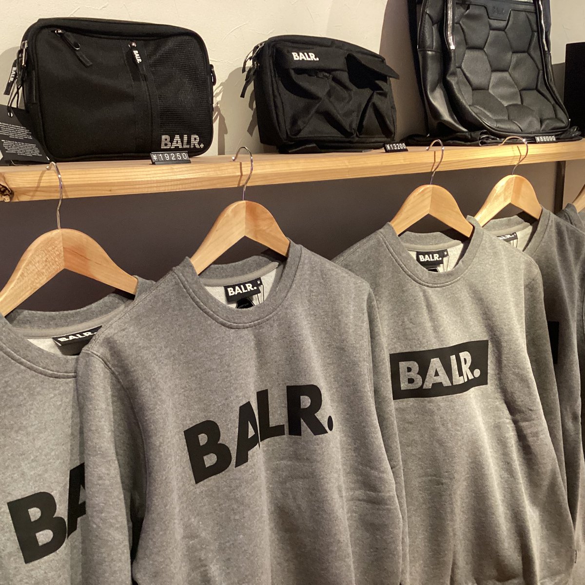 FutworkStadium's tweet photo. 🛍 new arrivals !💜SALE🫰
【 期間限定! #BALR🦩 】
▼ BALR.クルーネックスウェット
\\ ¥7,700(taxin) //
ストリートにサッカーを融合させたブランド🫰ダニアウヴェス、ネイマール、フェルナンドトーレスなど世界中のサッカー選手が愛用しています🥰
※数量限定
※フォロー割対象外 https://t.co/aJBqnhWP1Z