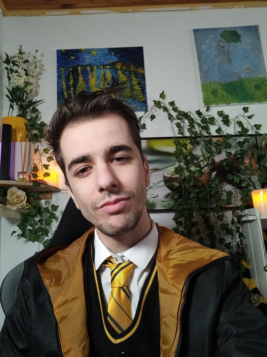 Daylli_'s tweet image. Quelle audace, il s'habille en POUFSOUFFLE pour stream du #HogwartsLegacy à 9h30...