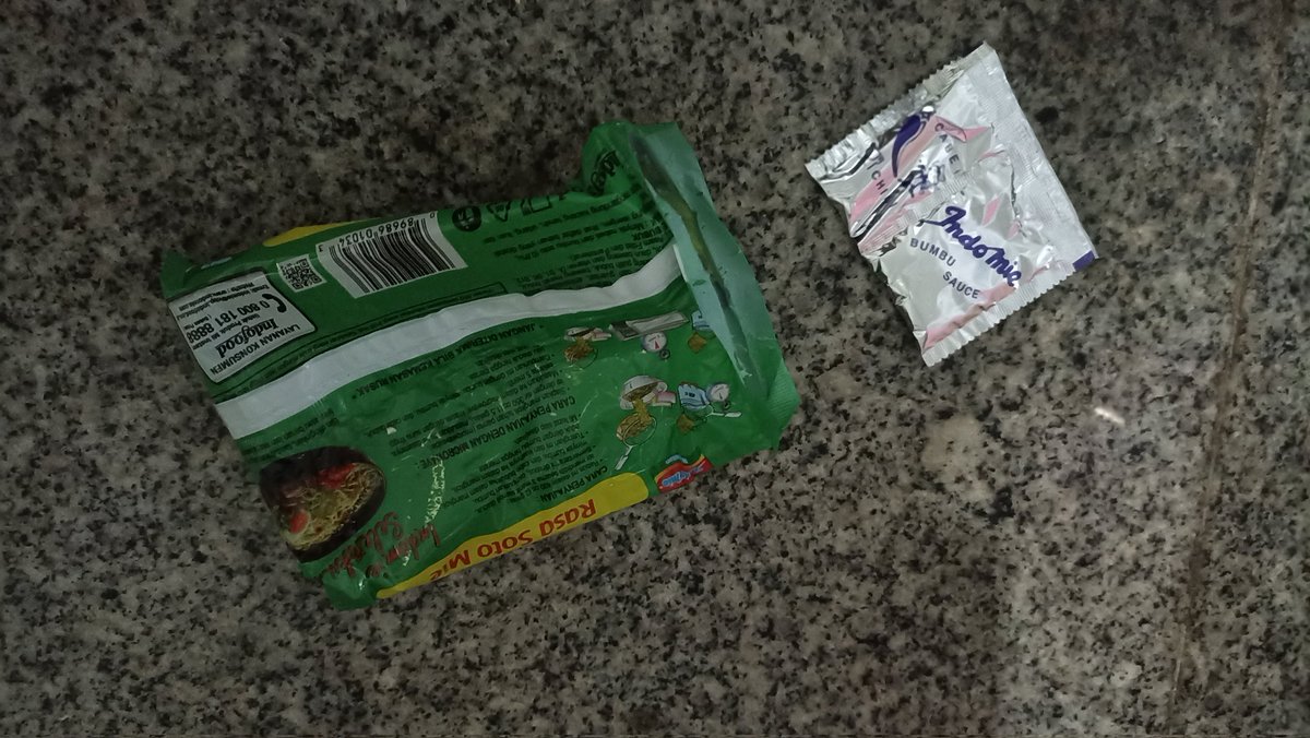 DTYGSKRNWN's tweet photo. Buka Indomie soto . 2x ini ga dapet minyak bumbu nya 😤
, https://t.co/gzEhoefVSZ